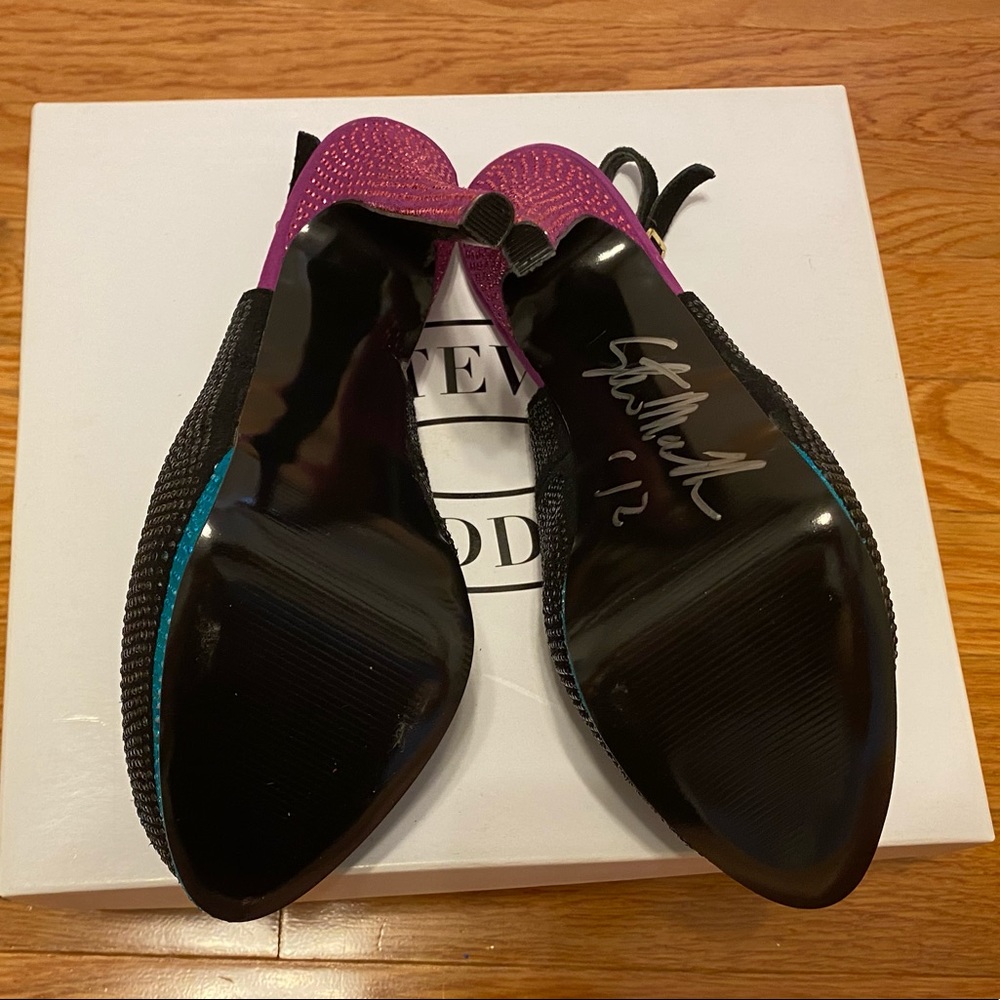 Autographed Steve Madden “Masqraid” Heels- Sz 7.5 - Picture 5 of 5